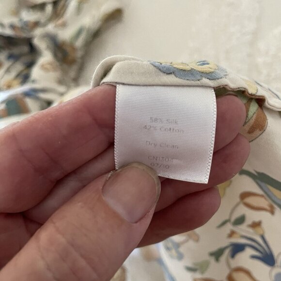 Talbots Floral Silk And Cotton Sleeveless Blouse Petite 8P Ruffle V-Neck Career - Picture 2 of 9